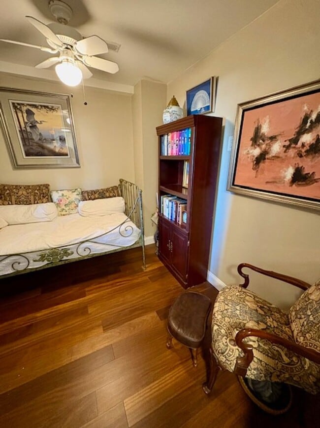 Building Photo - Historic Downtown Fully Furnished 2 Bedroom Condo