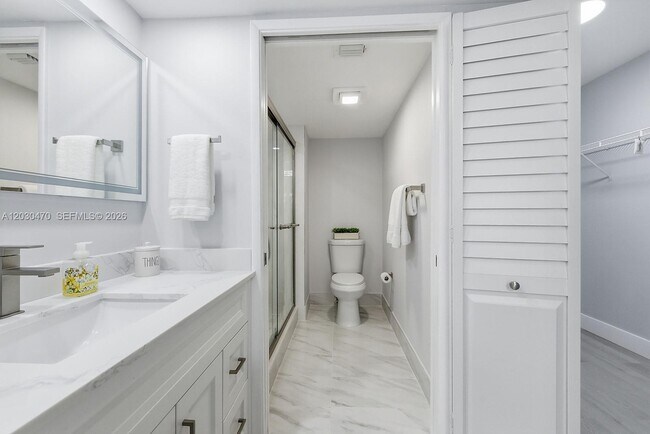 Building Photo - 550 SW 138th Ave