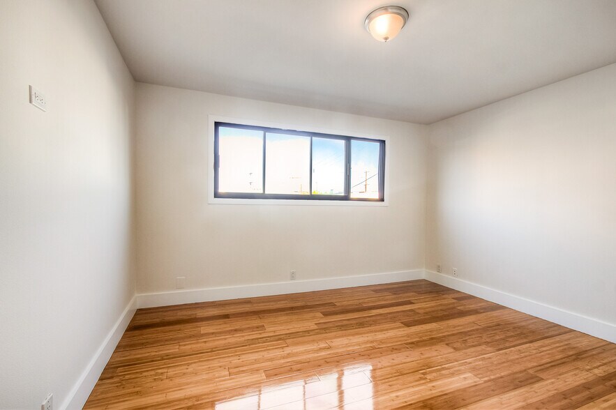 Secondary bedroom - 18 N Venice Blvd