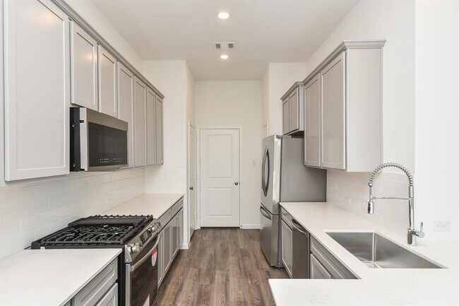Building Photo - 5459 Holly Hvn Ct