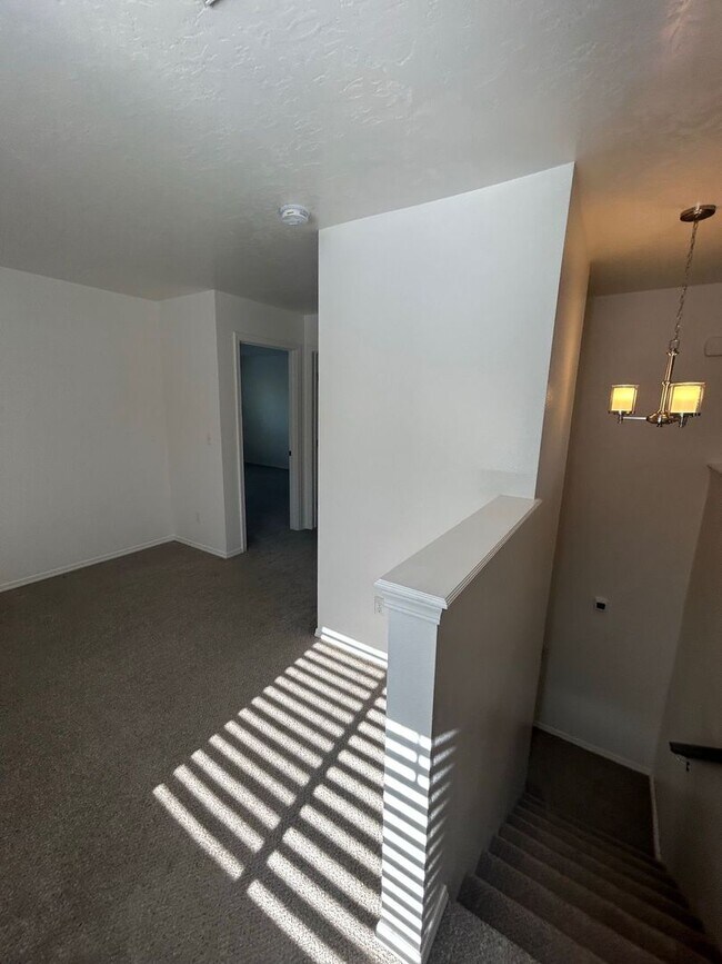 Building Photo - 3 Bedroom plus Loft For Rent! Victory Sout...