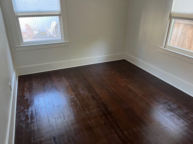 Bedroom - 810 Crestmoore Pl