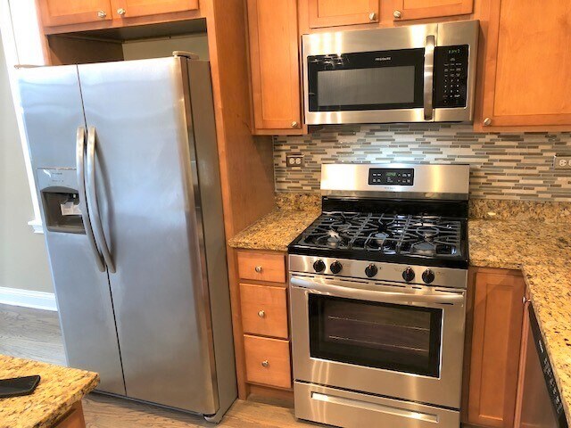 New appliances - 5941 W Corcoran Plz