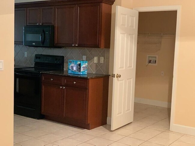 Building Photo - Beautiful 4-Bedroom, 2-Bath House Availabl...