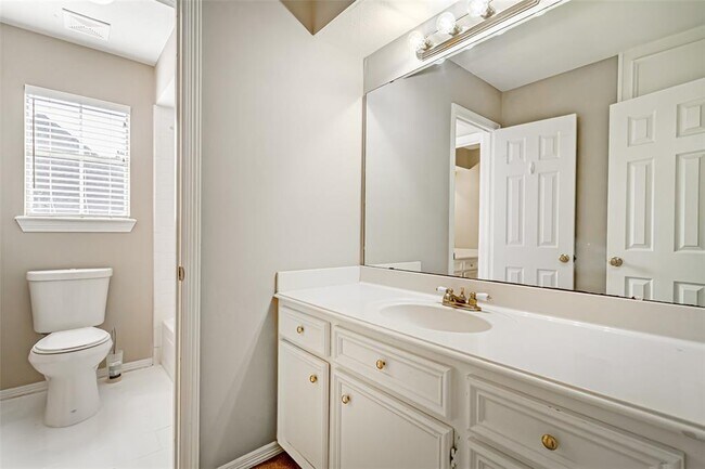 Building Photo - 8311 Mentmore Dr