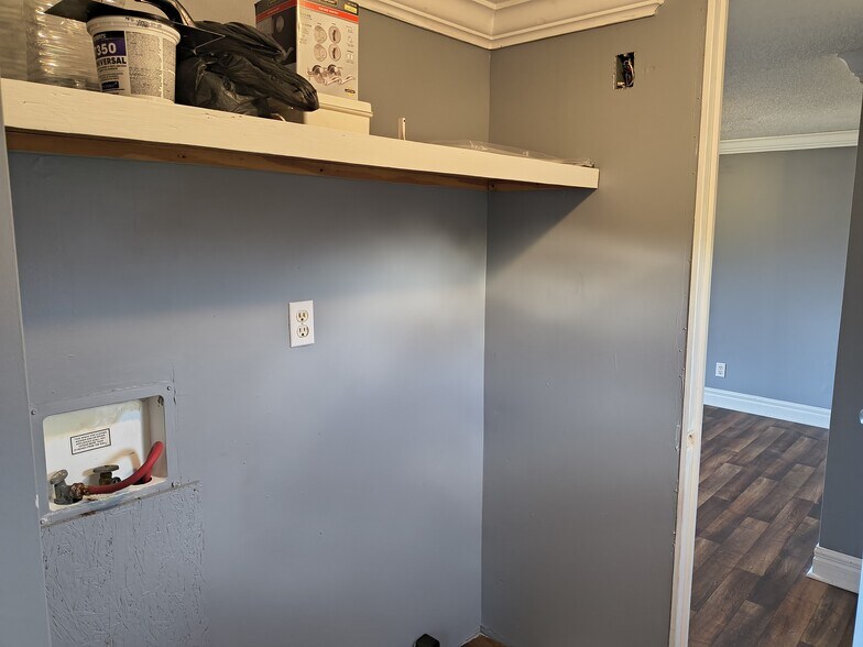 Laundry - 3055 Alice Dr