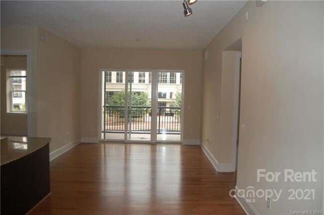 Building Photo - 4620 Piedmont Row Dr