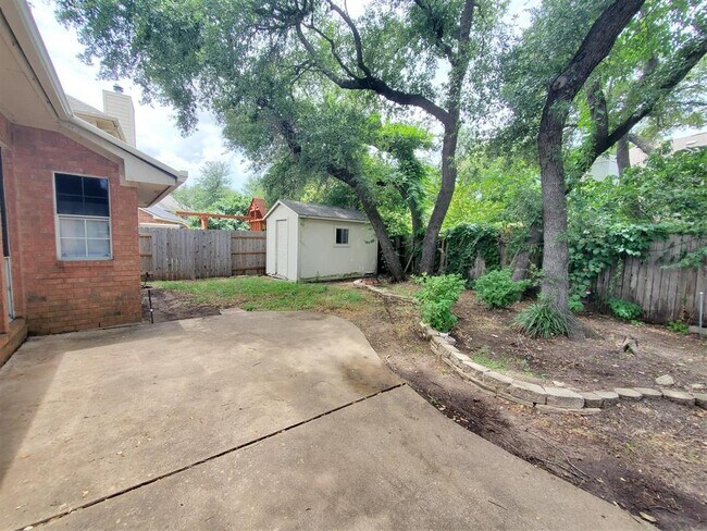 Building Photo - 11000 Rio Vista Dr