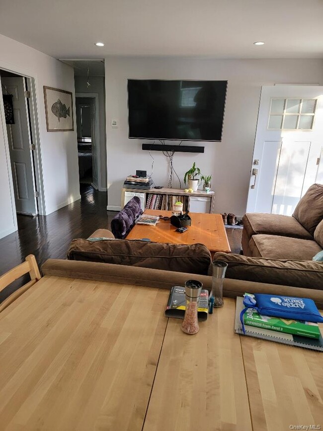 Building Photo - 150 Ponquogue Ave