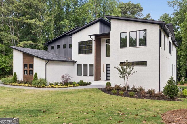 Building Photo - 1000 Clementstone Dr NE