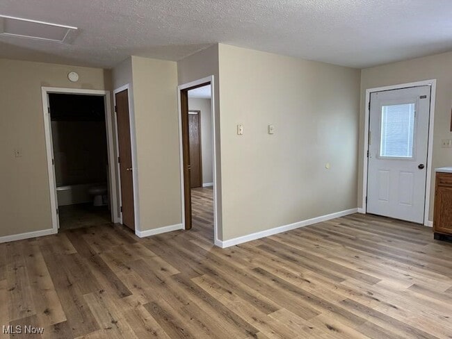 Building Photo - 118 8th Dr NE