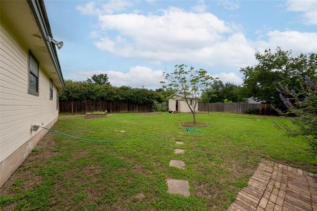 Building Photo - 1702 Ireland Dr