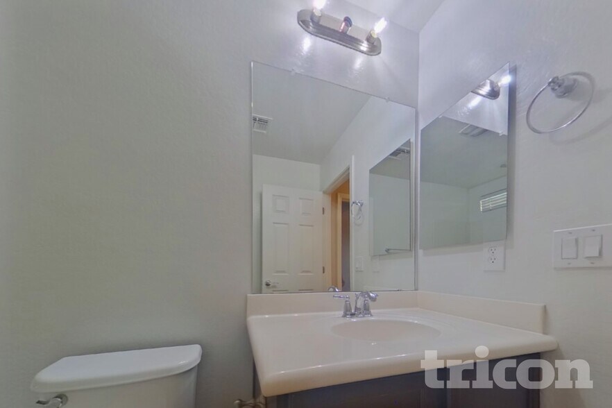 Building Photo - 5733 W Milada Dr