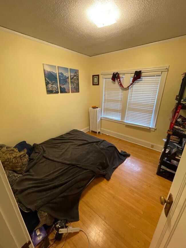 Building Photo - 2021-2023 E 6th St