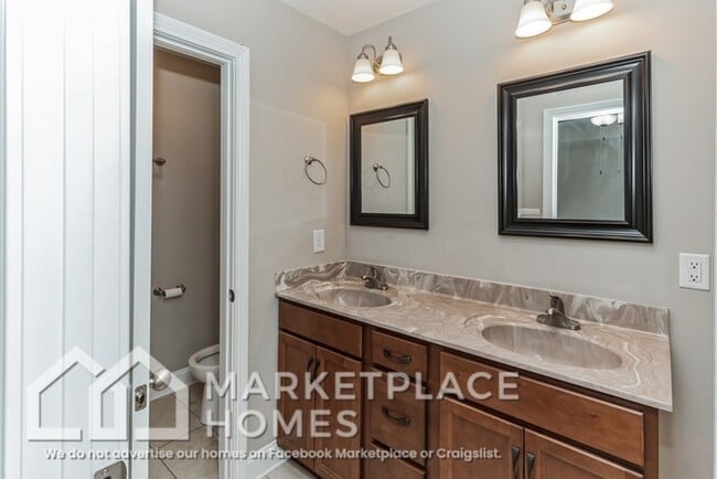 Building Photo - 702 Jim Brown Dr