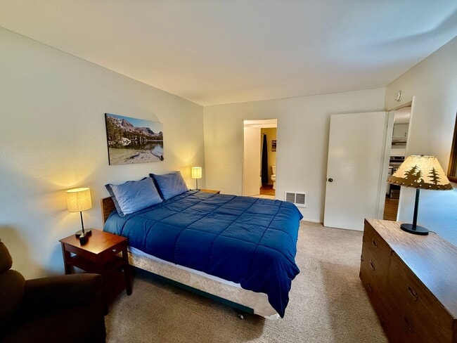 Building Photo - Winter Rental – Mountain Shadows, Center o...