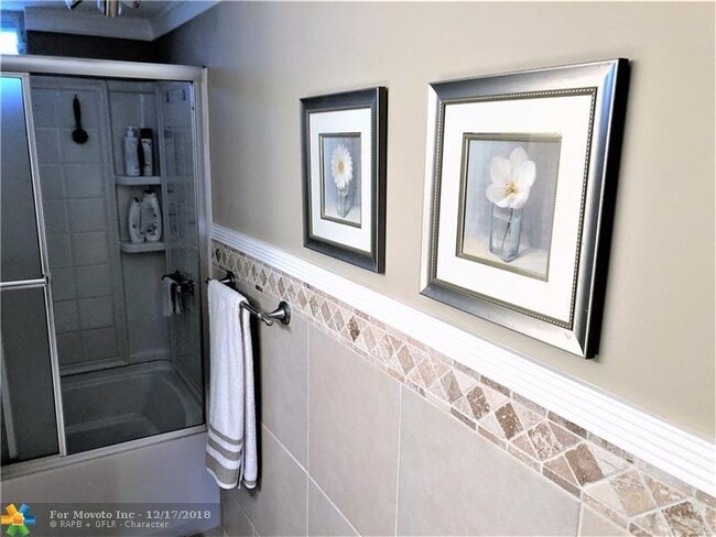 Building Photo - 2515 NE 1st Ct