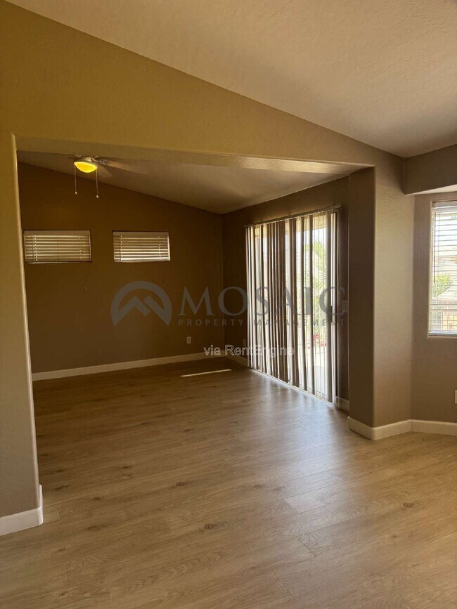 Building Photo - 3356 E Mayberry Ave