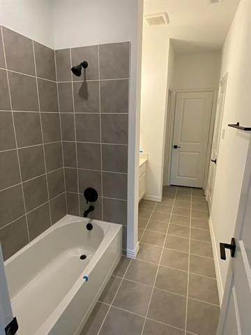 Building Photo - 2221 Grassland Ave