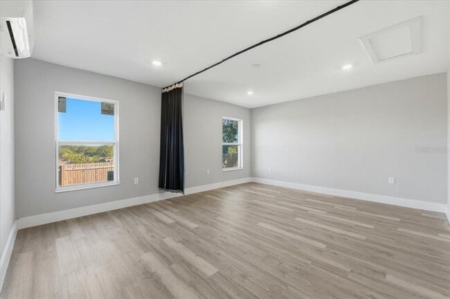 Building Photo - 985 Highland Crest Cir