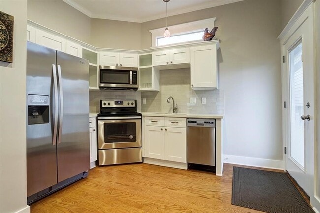 Primary Photo - 610 Rutland St