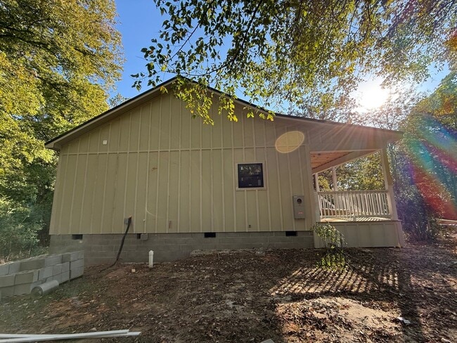 Building Photo - 1218 Rogers Rd