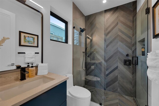 Building Photo - 1730 SE 13th St