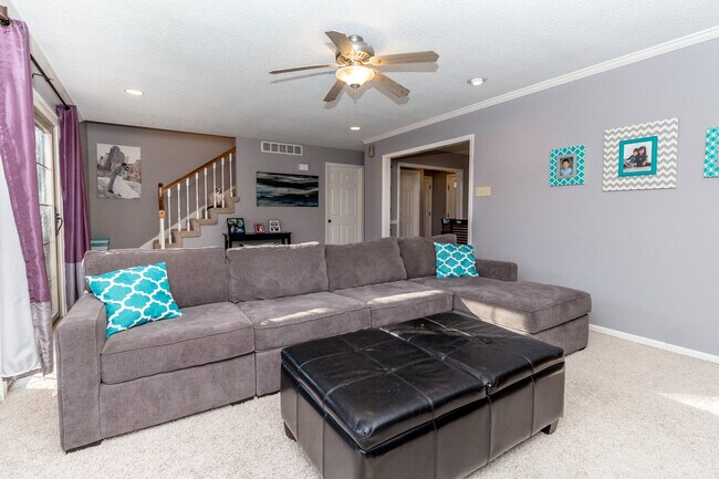 Building Photo - Large SW CoMo Duplex - 4 bed - 2.5 bath
