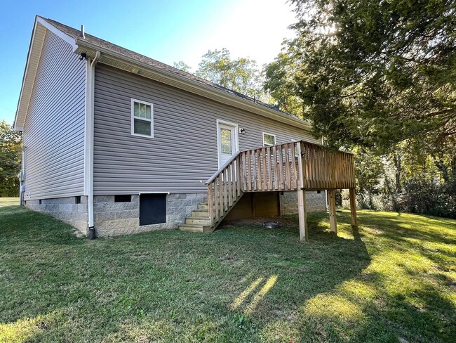 Building Photo - Home in the country!