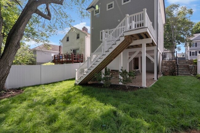 Building Photo - 129 Lakeview Ave