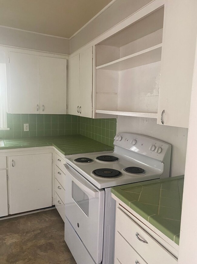 Building Photo - 2225 S Osage Ave