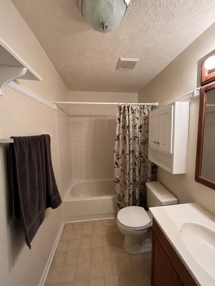 Building Photo - 9517 Donnan Castle Ct