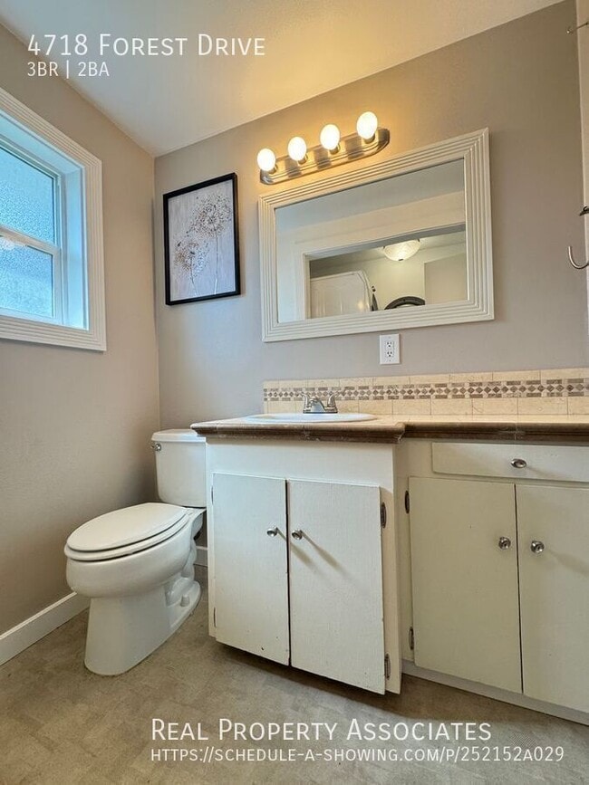 Building Photo - 4718 Forest Dr