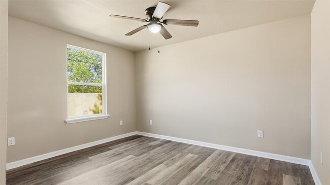 Building Photo - 2614 28th Ave N