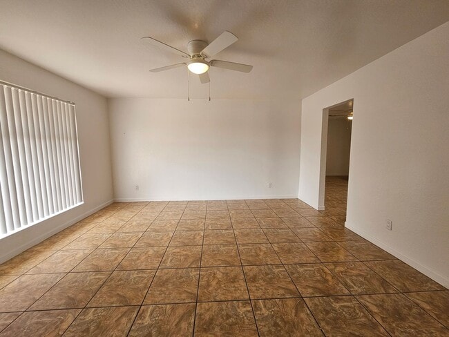 Building Photo - Scottsdale - 5 bedroom, 3 bath - Remodeled...