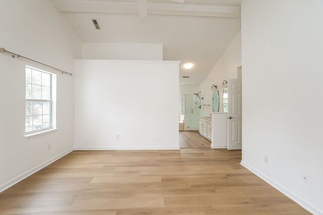 Building Photo - Stunning 3-bedroom, 2.5-bathroom home located in desirable Mt. Pleasant, SC