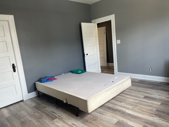 Building Photo - 125 Marsellus Pl