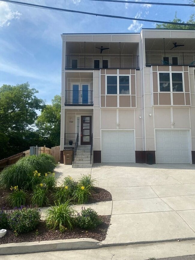 Building Photo - Newer Contruction - 3 Bed 3.5 Bath 3 Stories!