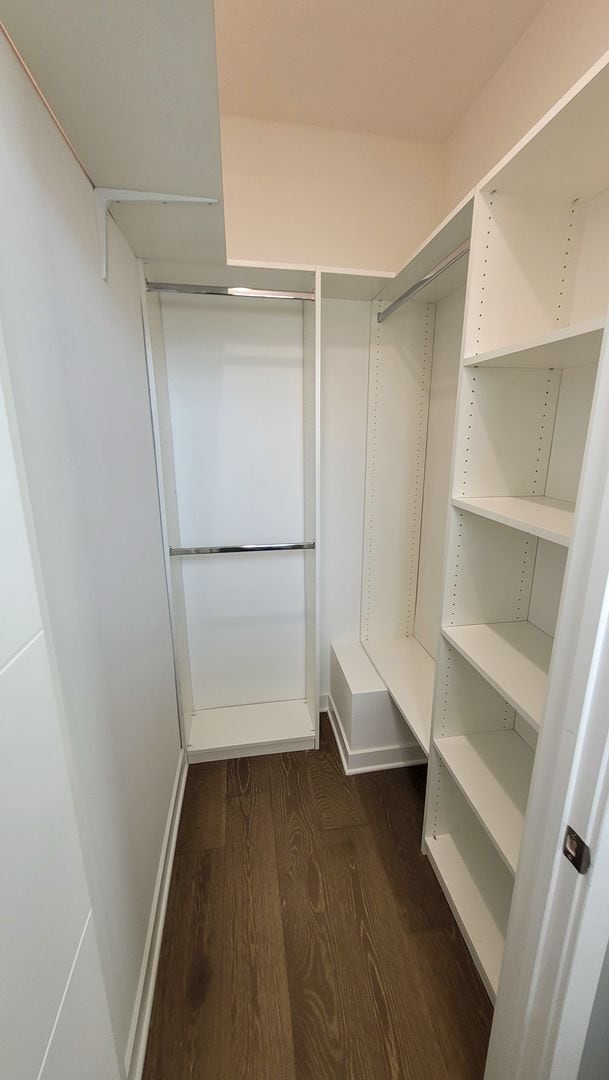 Building Photo - Abailable! Modern Tri-Level Smart Townhome...