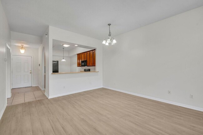 Building Photo - Golf Community Condo