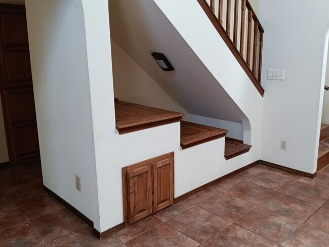 Building Photo - 3 Bedroom, 2 Bathroom Home! Schedule a Showing!