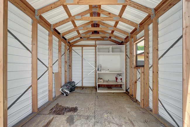 Building Photo - 350 NE 25th Ct