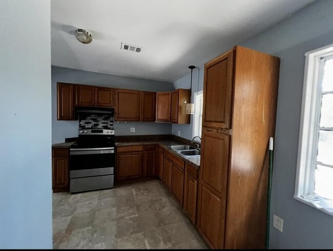 Building Photo - 202 Sheppard Rd