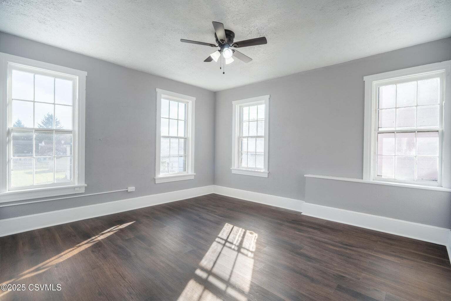 Building Photo - 934 Grand St