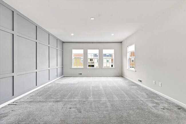 Building Photo - 160 Shilling Ave