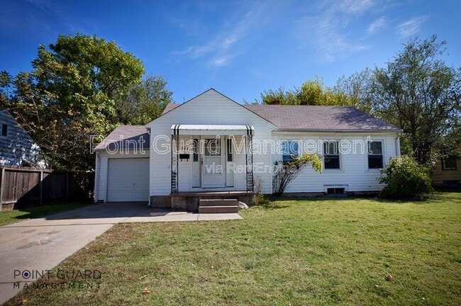 Building Photo - 808 N Pinecrest Ave