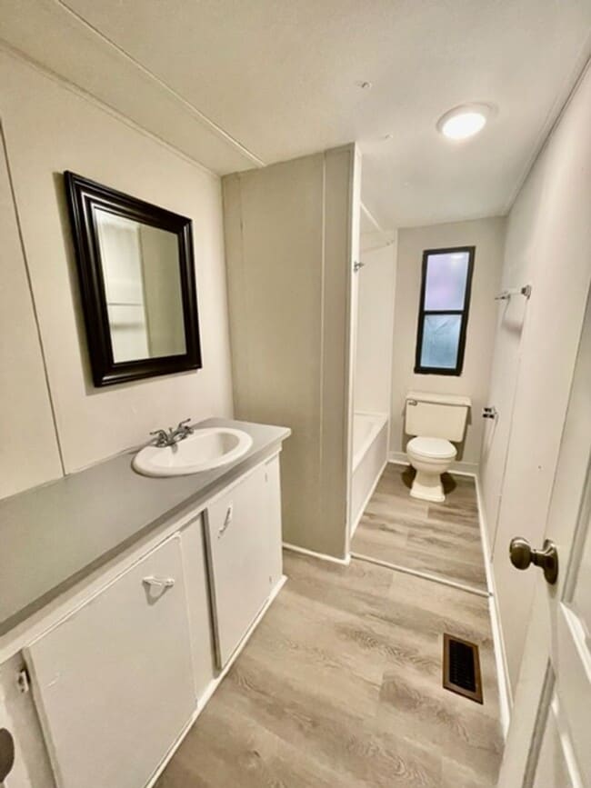 Building Photo - Newly Renovated 2 bedroom 2 bath Moble Hom...