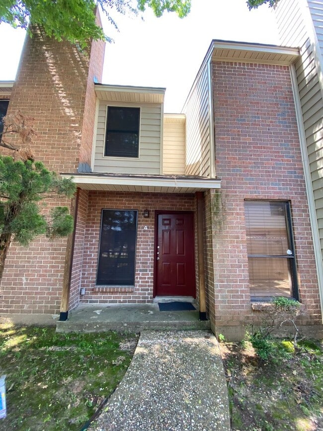 Building Photo - College Station -2 bedroom/ 2.5 bath - 2 story condo with washer/dryer!!
