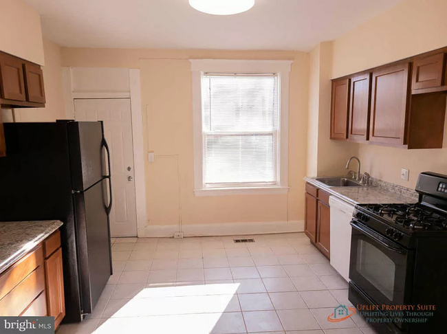 Building Photo - Baltimore Rowhome For Rent