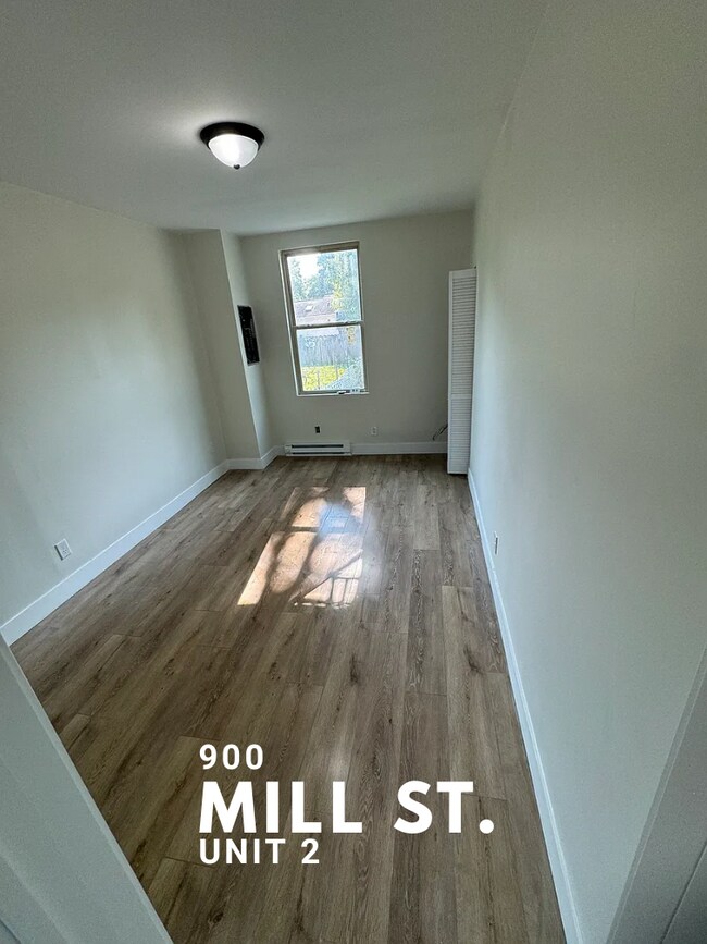 Building Photo - 900 Mill St